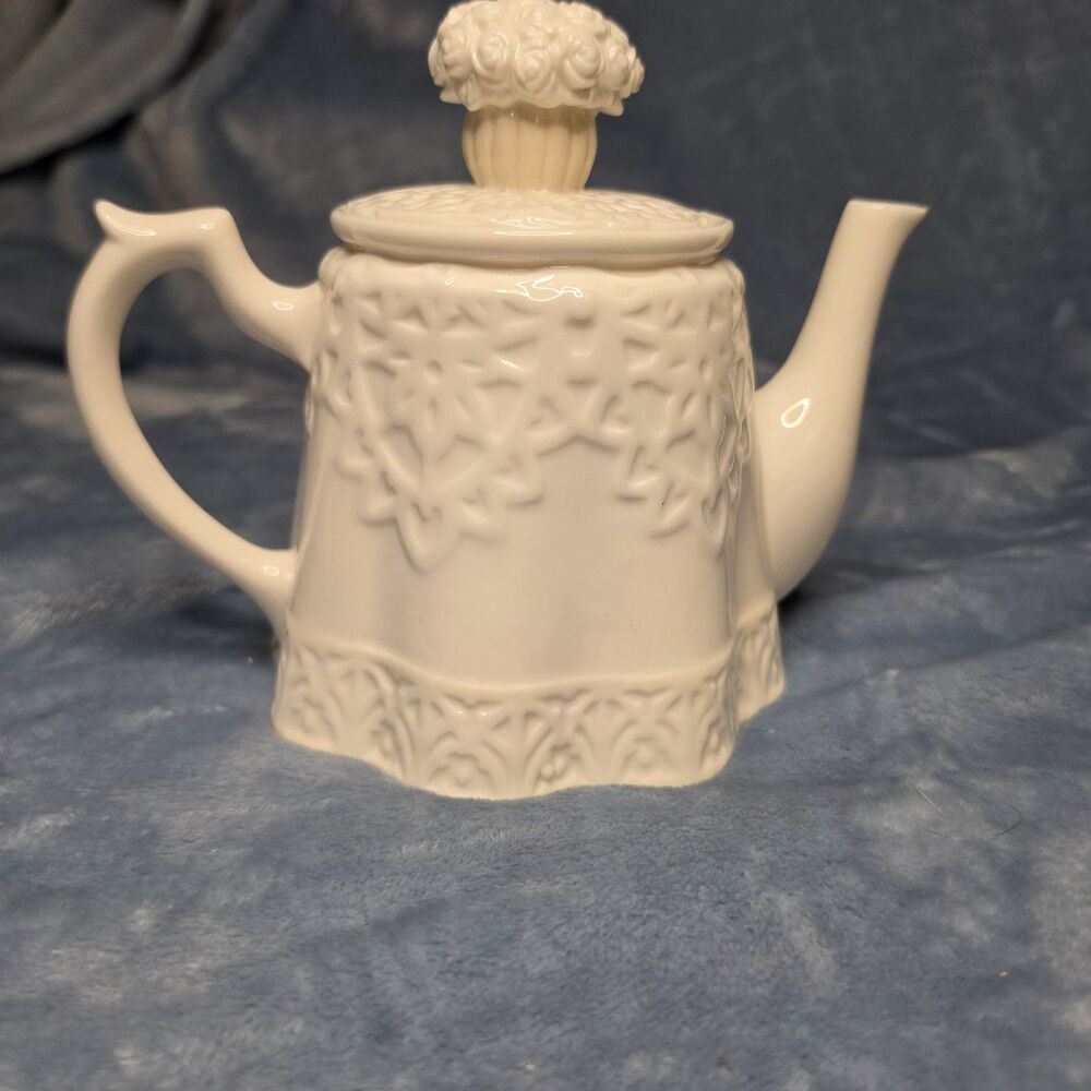 Lenox Butler's Pantry Garden Party Teapot Ivory Rose Finial Embossed Porcelain
